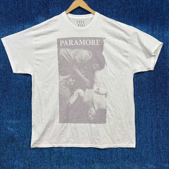 Paramore Rock Band T-shirt Size Medium - Picture 1 of 4